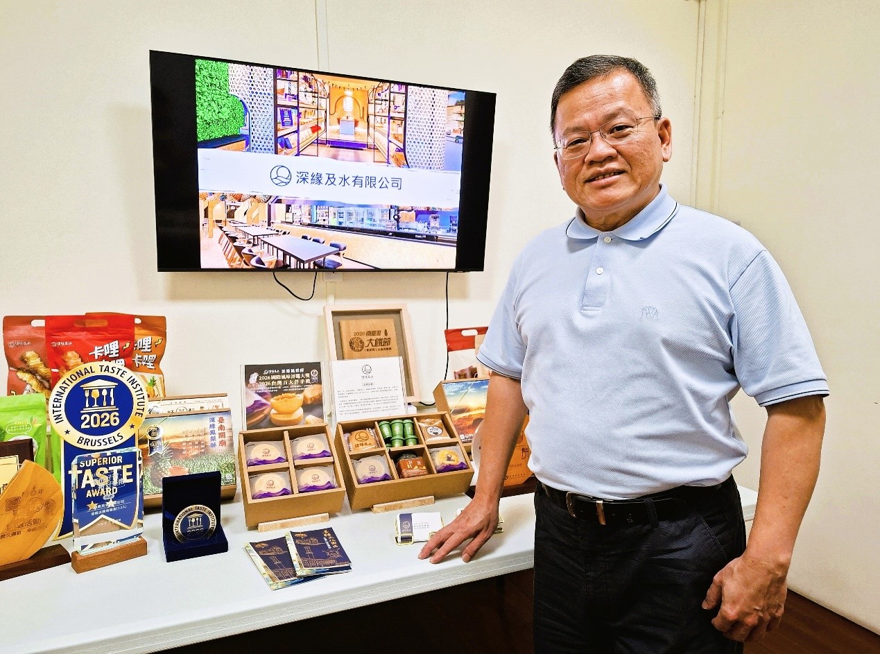 「鹹甜引路臺南味」在地食材與頂級原料用心烘焙,深蘊風土與文化的餅;「深緣及水烘焙」由內到外「深緣閣媠」,獲國際風味評鑑大獎