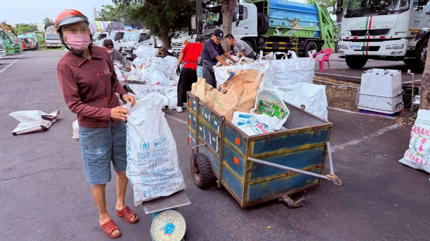 端午送暖 南市贈米關懷資收個體戶 感謝守護環境付出
