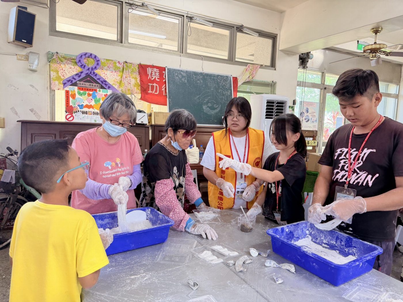 傳統布袋戲遇上播客 全臺首創「性別暴力防治」兒童廣播營培育防暴小尖兵  俊逸攜手佳田社區關懷協會 打造全臺唯一性別暴力防治兒童廣播營