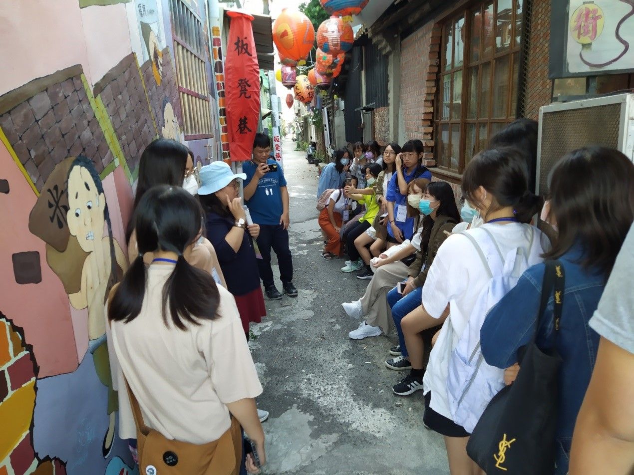 南臺科大USR團隊與台南市文化協會 經營神農街元宵燈展有成 牛年再現老街區風華 