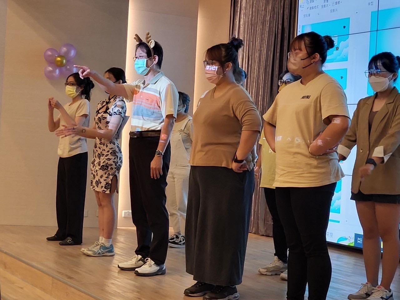 崑山科大幼保系辦理送舊活動 歌曲表演、紀念禮物祝福畢業生 　　
