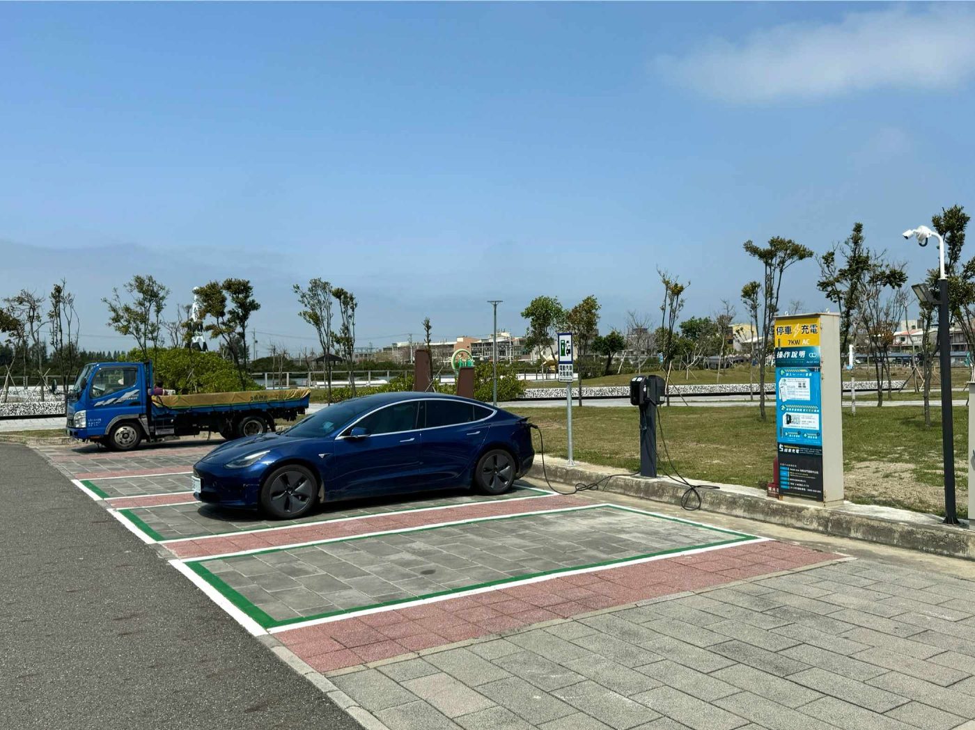 雲嘉南濱海六大停車場充電樁完備 低碳旅遊更便捷