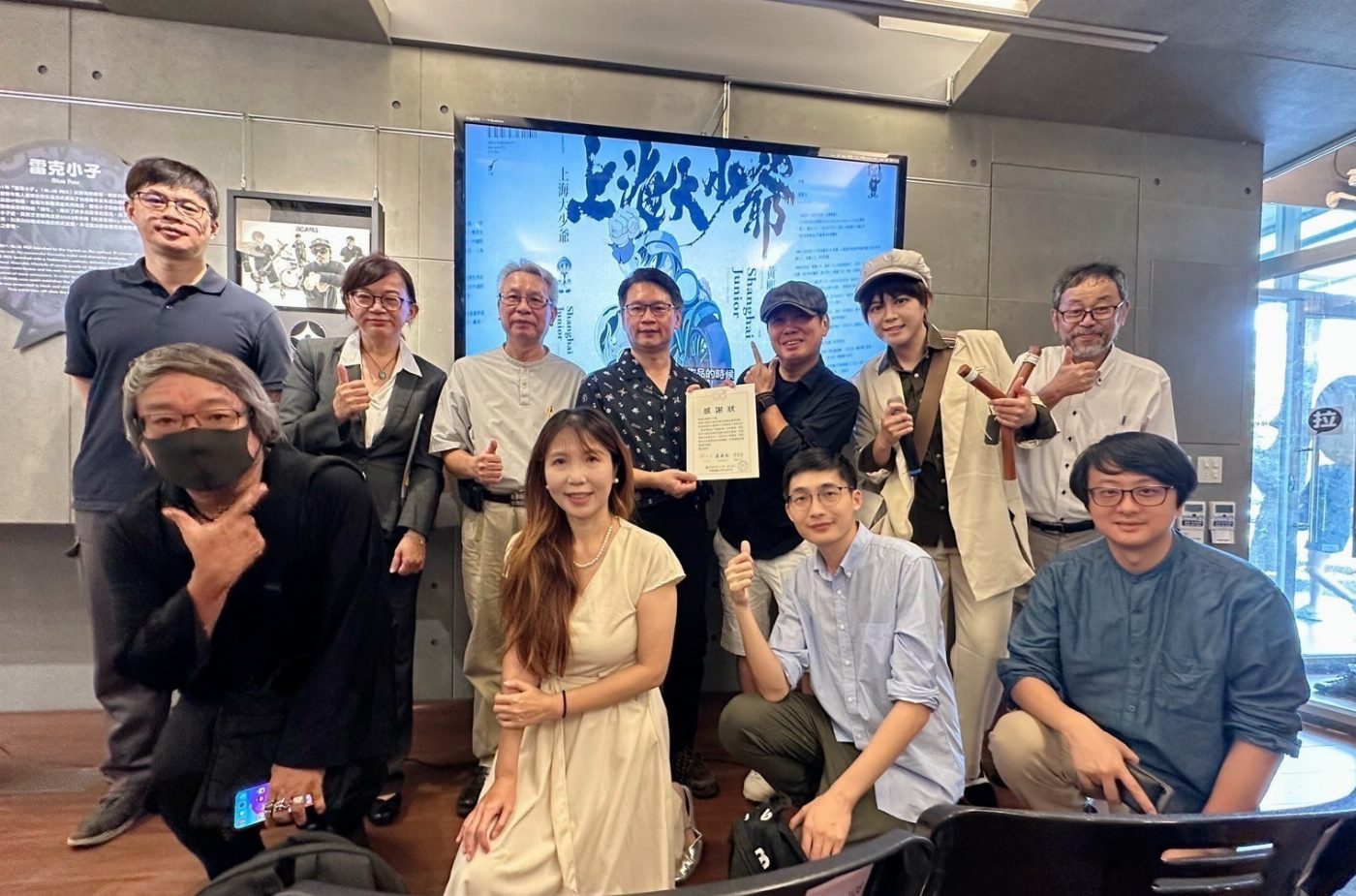 南應大慶花甲 漫畫系邀請董事長漫畫家黃熙文 暢談斜槓  十八銅人漫畫品牌原稿展現身手