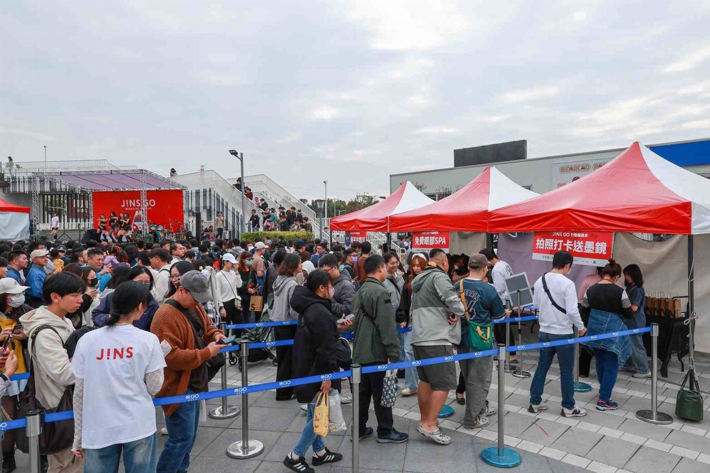 JINS GO 來了! 1/10-1/11攜手芒果醬、旺福 熱血嗨翻南台灣  JINS 人氣活動破萬人響應 送千支墨鏡還不夠 今年寵粉繼續送