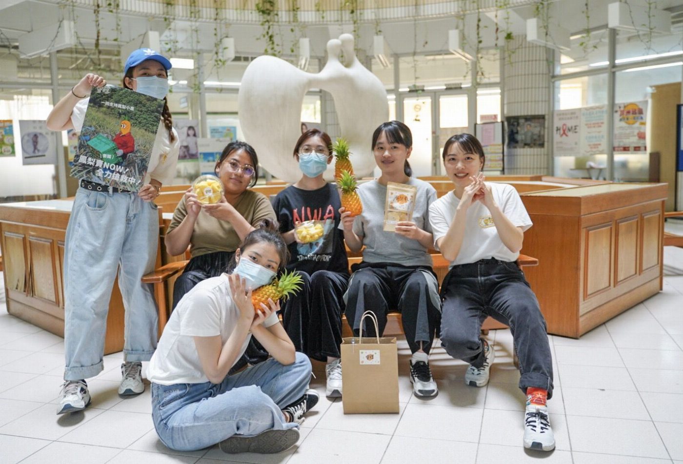 崑山科大公廣系打造鳳梨「守旺」品牌 推出預購制超熱賣