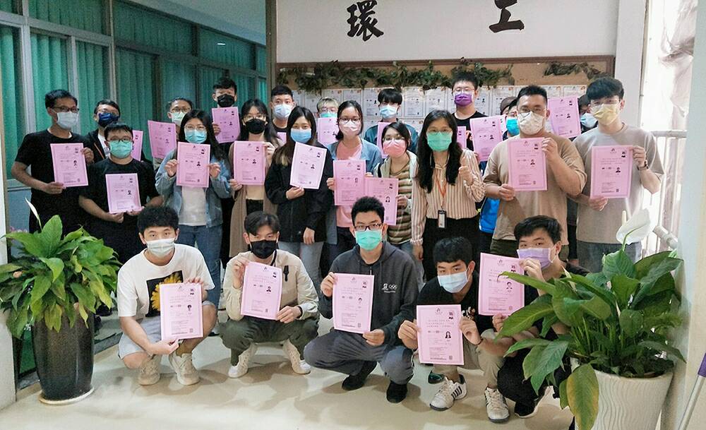 崑大環工系輔導學生考取優質證照 通過率近百分百