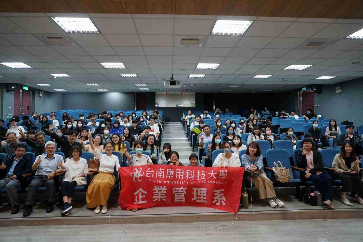 聚焦媒體、金融、建設與永續發展等領域，南應大企管系企業實習機會助力學生職場無縫接軌