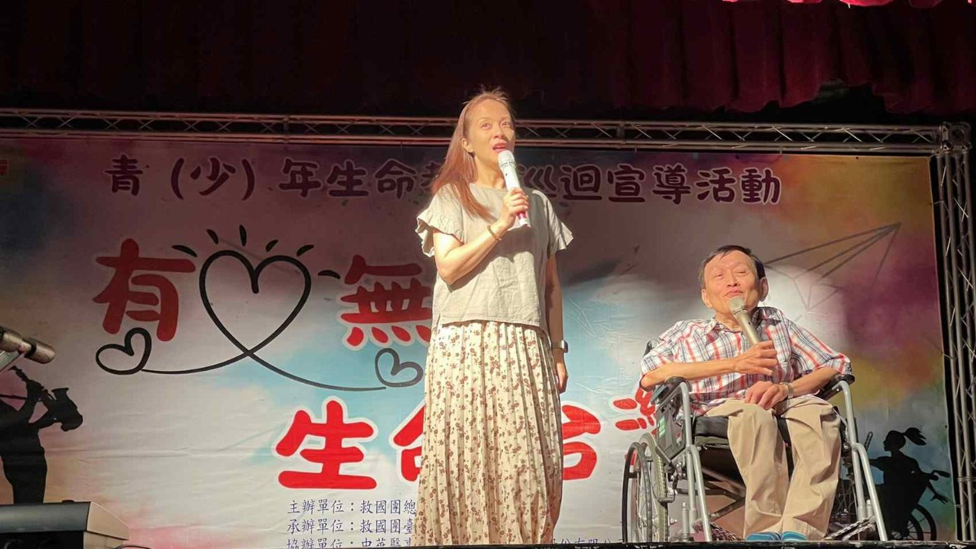 混障綜藝團「珍愛生命、遠離毒品」生命教育巡演列車開抵中華醫事科大   團員們透過舞蹈鋼琴演奏及默劇表演展現強韌的生命力贏得師生熱烈回響