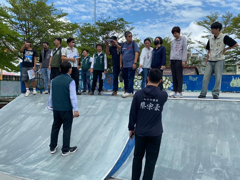 臺南市議會民政教育委員會勘查市立極限運動場