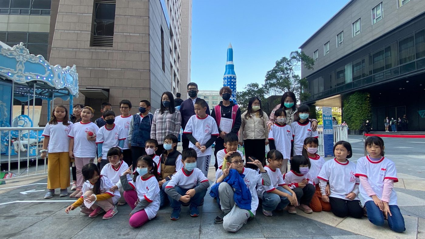 南部獨家！新光三越台南新天地2024龍年夢幻必訪《冰雪樂園》遊樂園超好玩登場！  六大必玩遊樂設施體驗刺激快感 套票遊玩攻略一次看新春溫馨送暖！1/17邀請永齡希望小學成大分校孩童免費暢玩