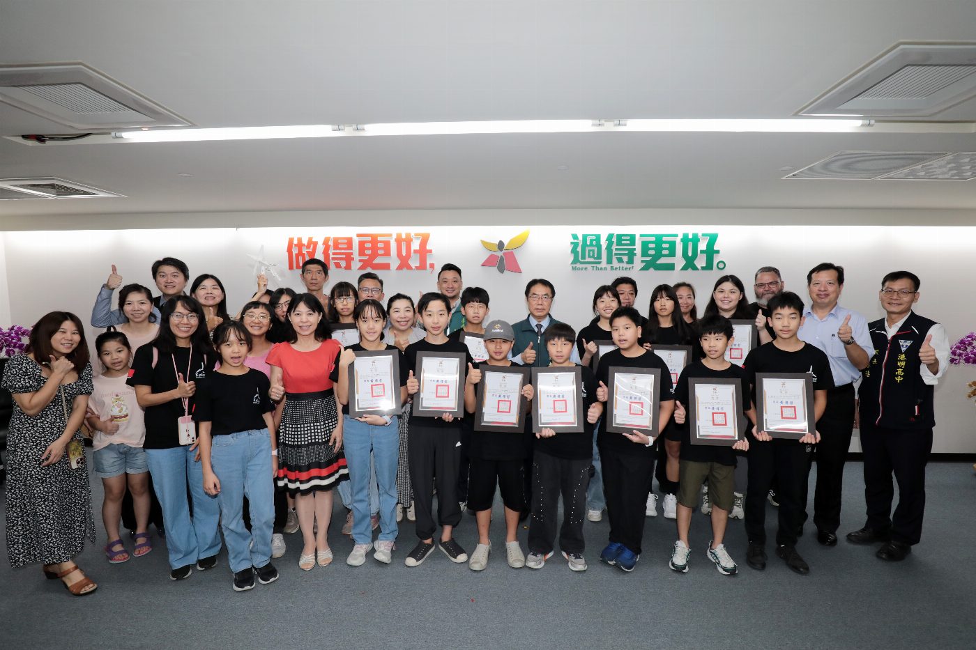 綠能教育躍國際！市長黃偉哲接見KidWind風力能源世界冠軍隊伍 勉勵學子成為世界的光輝