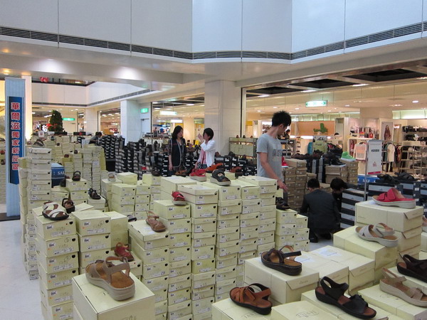 家電福利品暨家族休閒鞋出清特賣會 新光三越台南西門店勁夏回饋