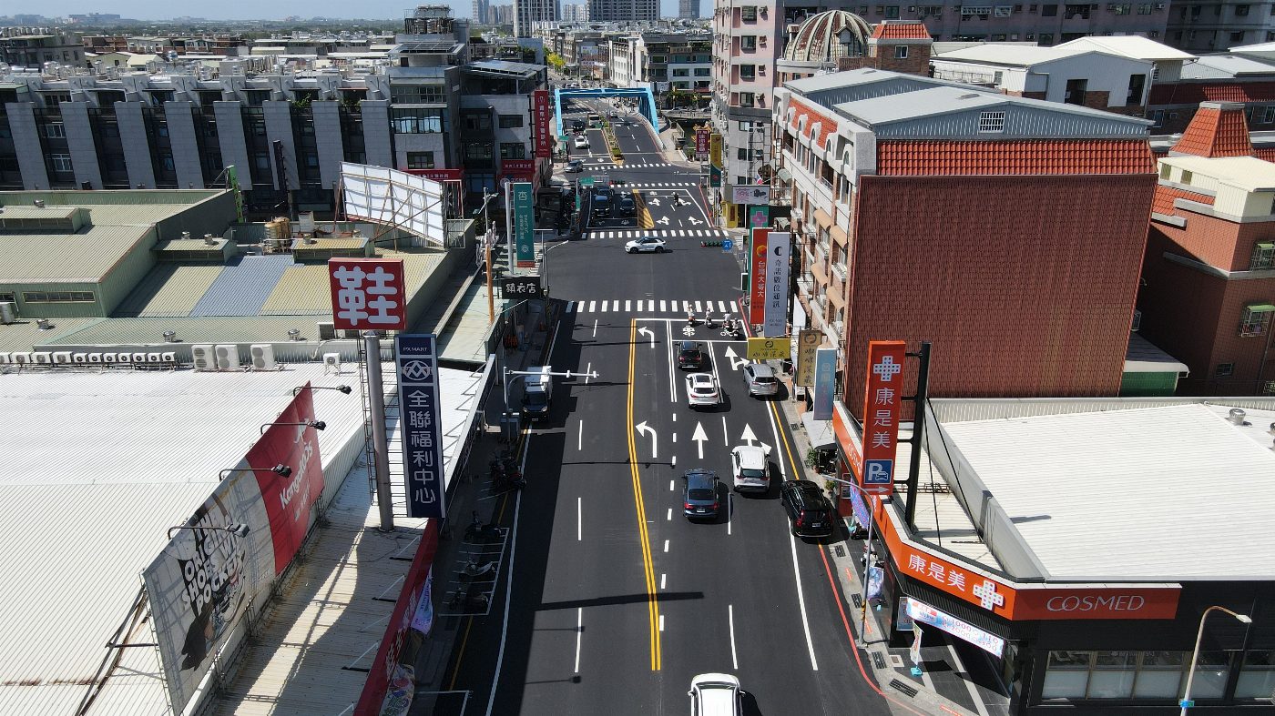 安平區華平路路面大翻新 附設三處左轉專用道迎接百年運河龍舟賽