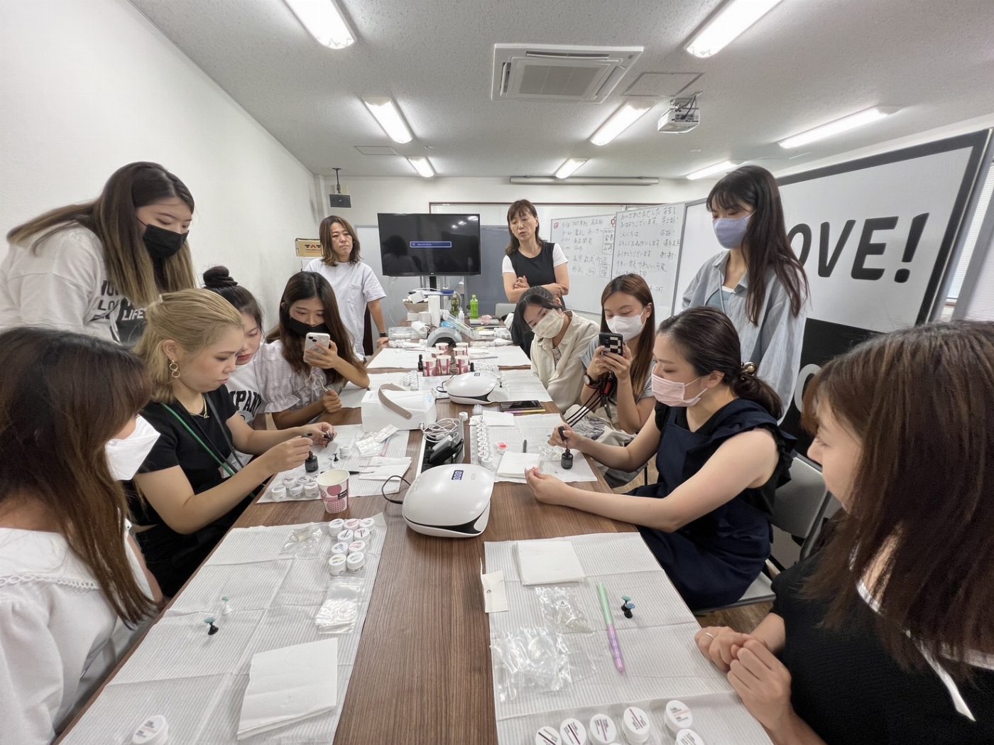 崑山科大時尚系攜手「株式會社TAT」培育美甲人才 學生赴日實習拓展經驗
