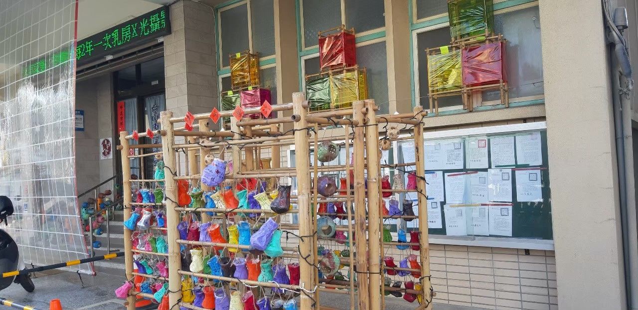 南臺科大文化底蘊USR團隊虎年續辦「竹幸福」燈展 透過竹工藝喚起民眾對鹽水傳統蜂炮架與擲炮台文化的珍視