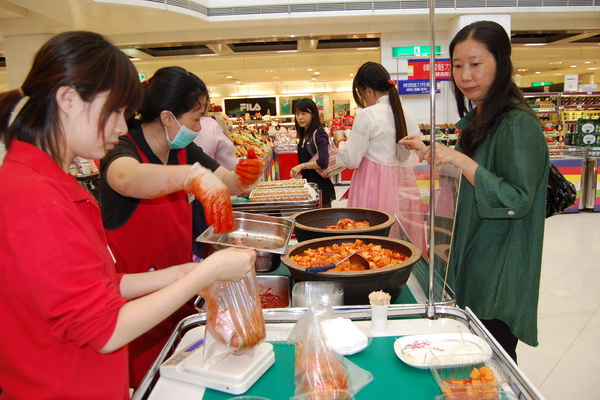 新光三越台南新天地初夏購物節及超人氣韓國展登場
