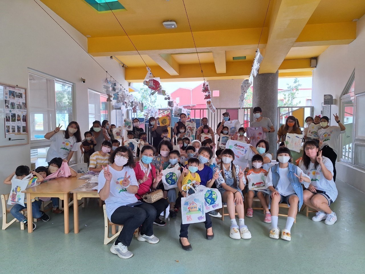 崑山科大深耕綠色環保議題 時尚美學課帶領老幼共度祖孫樂
