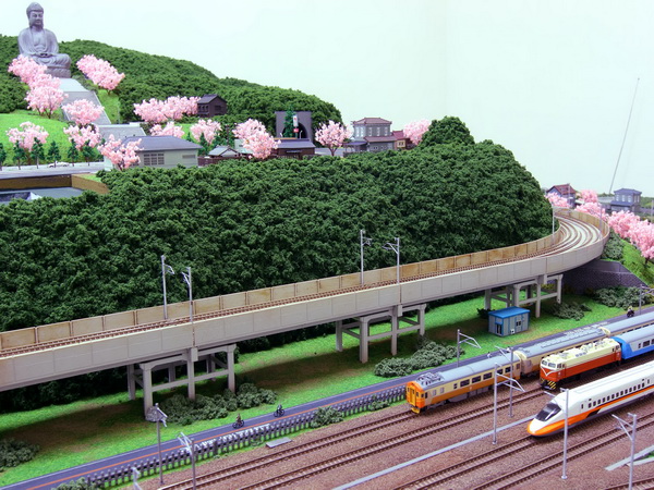 「2012台北國際旅展」高鐵福袋限量熱賣超大鐵道模型現場展示  參觀送好禮