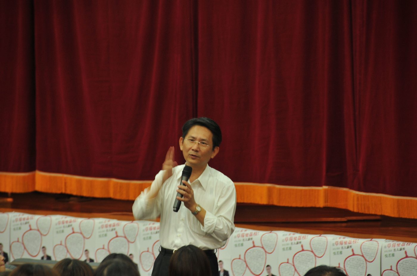 南臺校園舉辦名人講座  吳若權演講「我的未來，從草莓變荔枝」