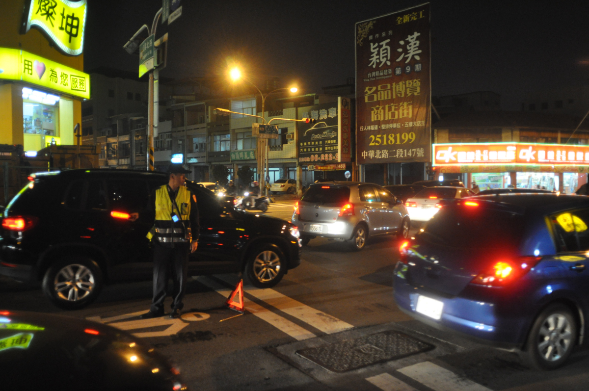 公園北路與西門路路口工程施工   用路人小心請減速慢行