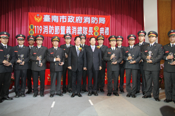 慶祝119消防節暨義消總隊長交接 賴市長勉勵打火兄弟的辛勞