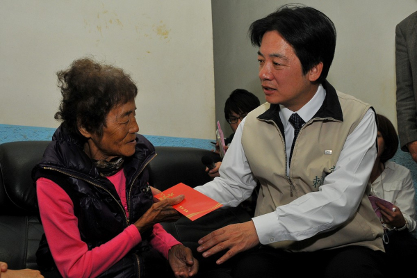 賴市長關懷獨居老人 持續推動完善高齡照顧服務