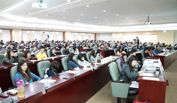 台灣聯合系統大學總校長曾志朗於南臺科大開講