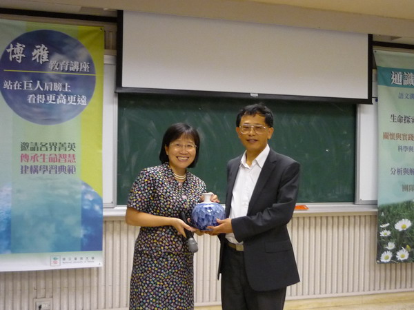 張清風校長和南大學生談海洋與珊瑚
