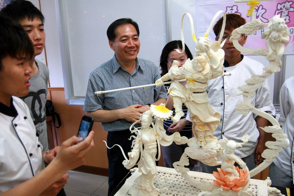 齊天慶壽舞春風 香港美食獎奪超金 遠東科大畢業展展出