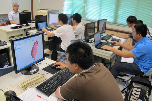 深化學生地圖製作與閱讀知能  南大舉辦「數位人文地圖與空間資訊工作坊」