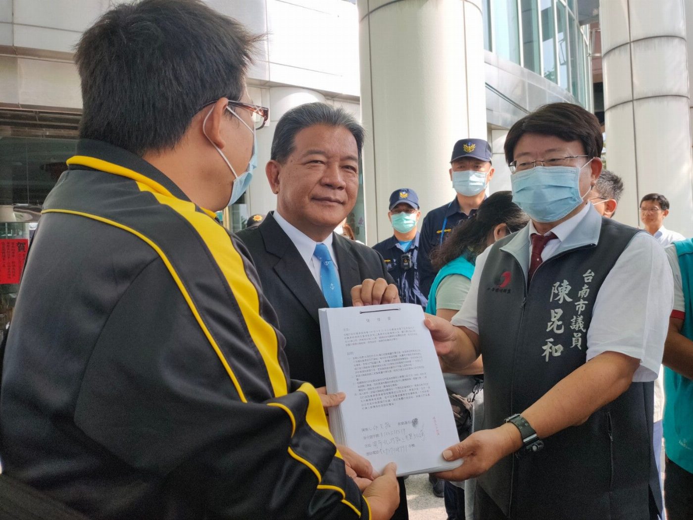 北門鄉親陳情反太陽能板，   郭信良議長允以照顧百姓為優先