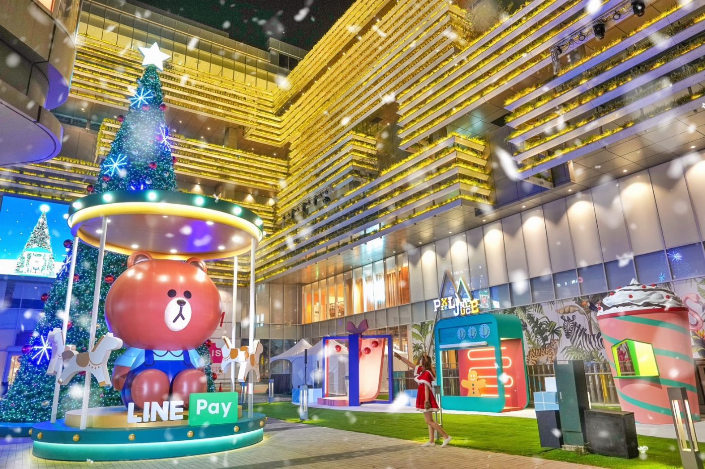 「LINE Pay熊大店長聖誕魔法村」溫馨點燈 南紡董座捐百萬交通車助弱勢