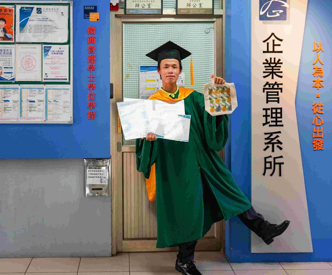 翻轉清寒打造跨域成就 崑山科大企管所吳翰彰考取國家級雙證照、獲頒議長獎