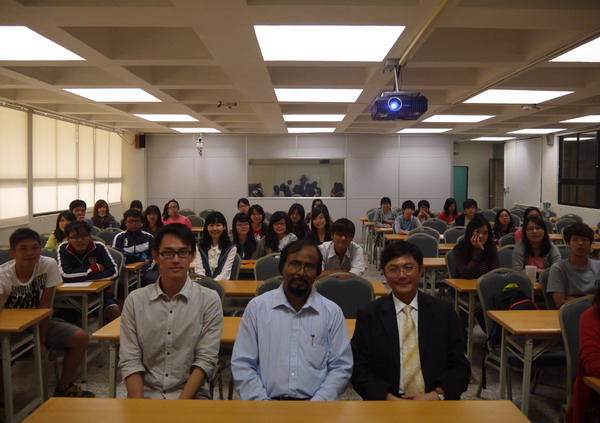 國際知名學者尼吉爾教授  與南大學子分享印度文化及教育經驗