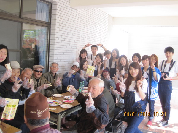 崑山科大公廣系學生寒冬送暖～仁家長輩感受溫馨