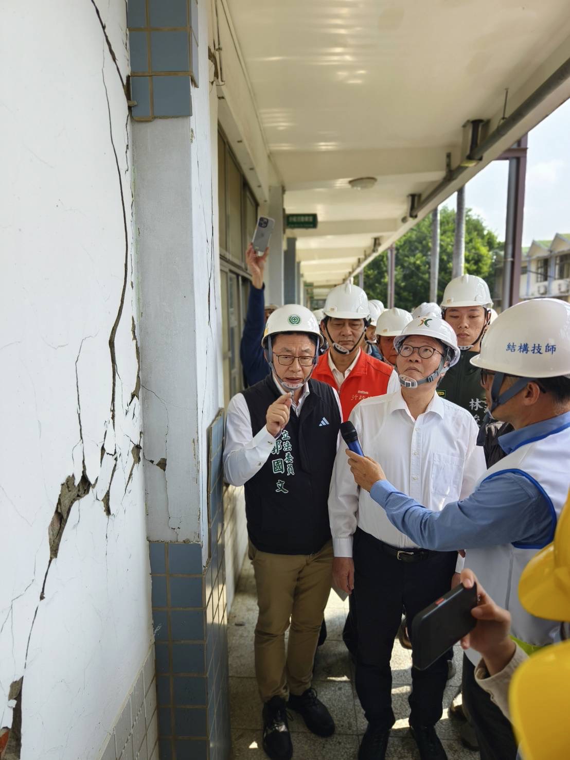 陳金德政委率中央團隊勘查楠西國中 校舍重建專案補助 民宅震損比照0403地震協助