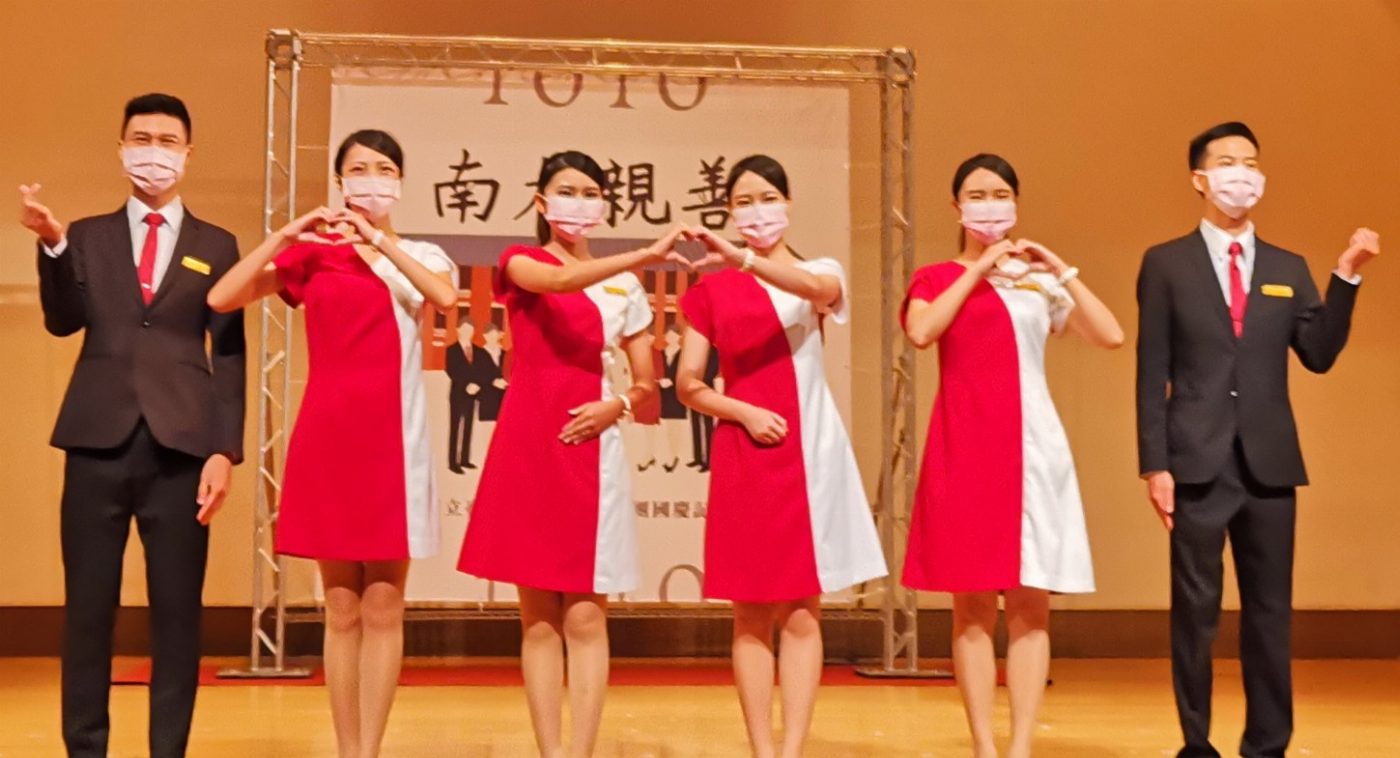 南大獲選111年國慶禮賓接待學校 禮賓接待人員9月30日在該校亮相 展現培訓成果