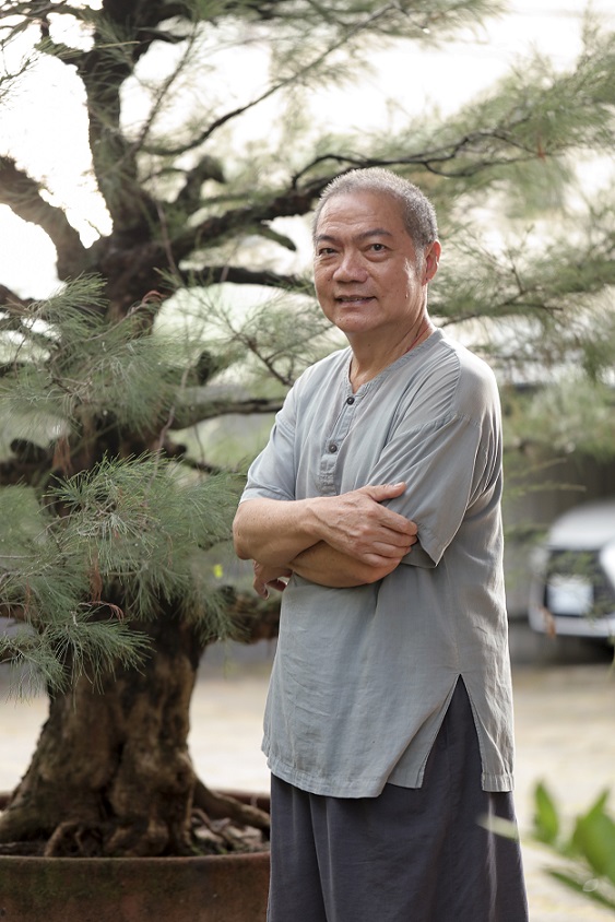 「臺南奇人帶路」系列黃怡文成立鼎甲窯，鑽研經典釉色，獨創茶席專題，作品出窯萬彩