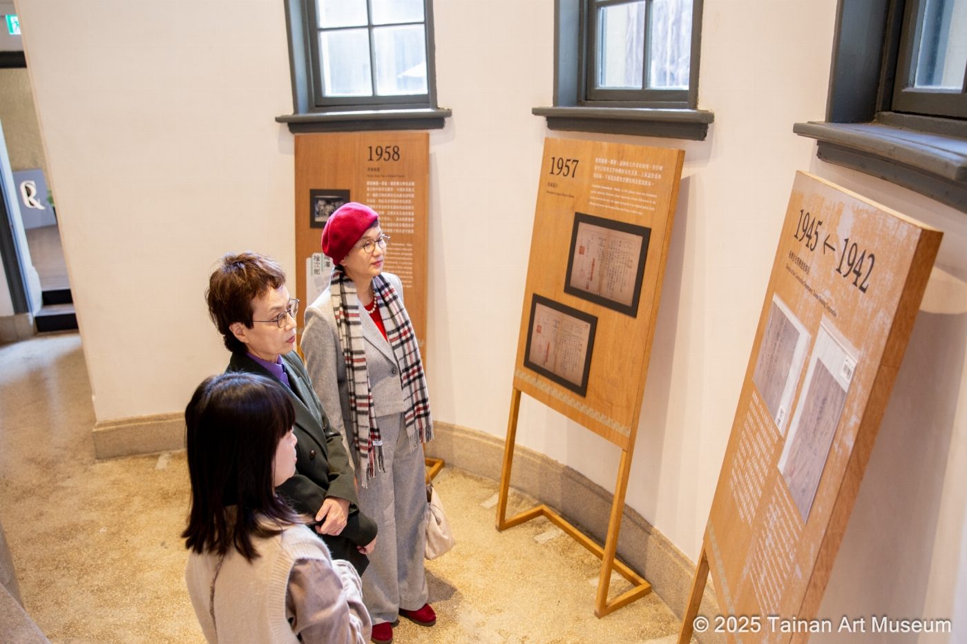 臺南市美術館迎新春，明日2檔展覽1館齊開展新常設展，探索建築師梅澤捨次郎的生命軌跡傳統與現代交織的藝術盛宴：吉祥歲月 十二生肖年畫展