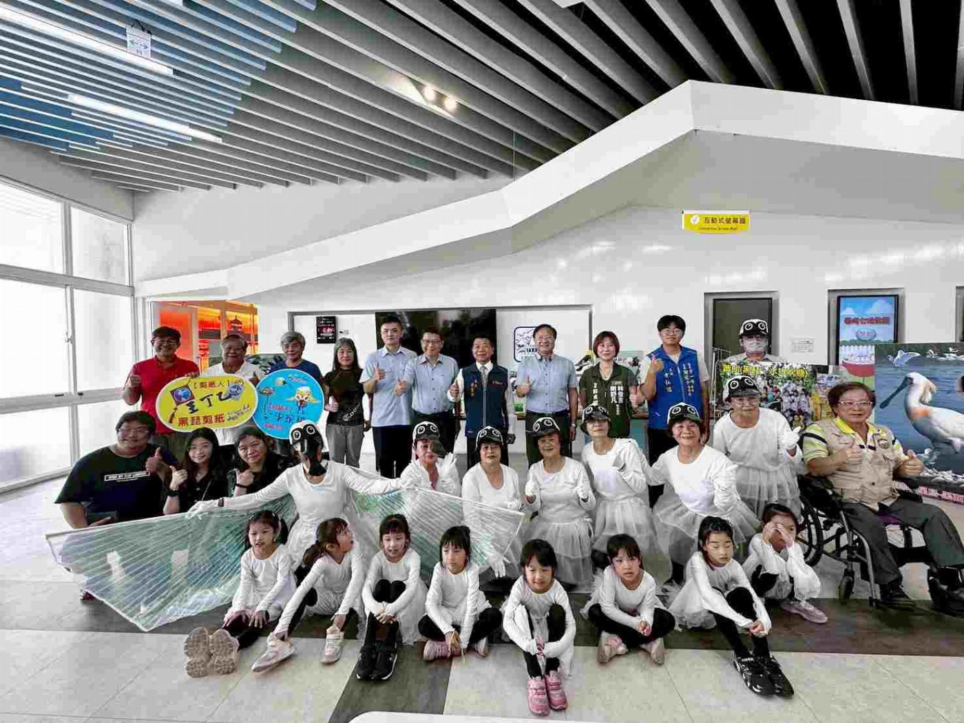台南市長黃偉哲出席「潮龍宮蝦餅觀光工廠」開幕強調親子旅遊新選擇就在台南安平