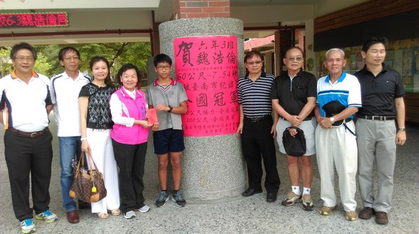 台南市全中運亮眼  市議員洪玉鳳送獎金貼紅榜鼓勵