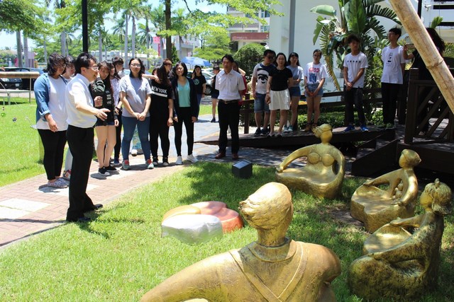 華醫科大校園添新貌 藝術家王昭旺、何玟瑾大地與親情系列銅雕妝點校園