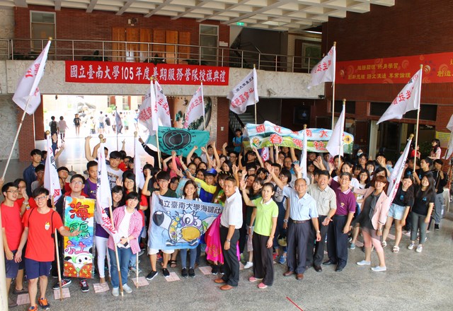 走出校園服務人群  南大學生暑期服務及專業營隊熱力四射