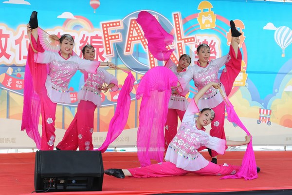 「數位有線FALL IN樂」宣導,一「機」在手，希望無窮