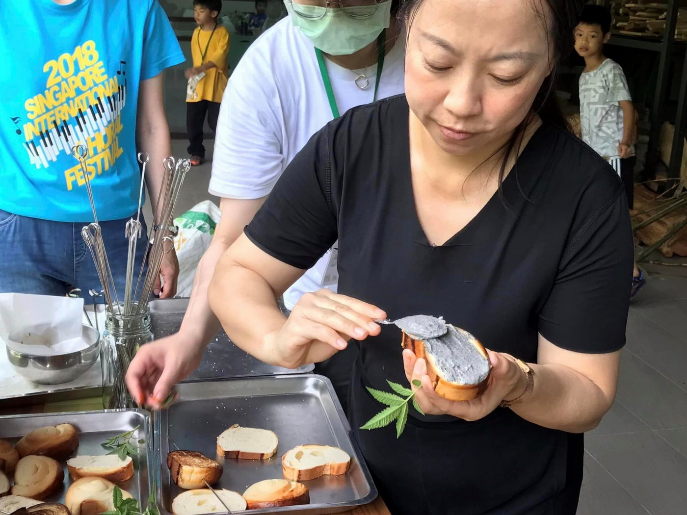 來觸口體驗低碳飲食，一起成為「呷蟲王者」！