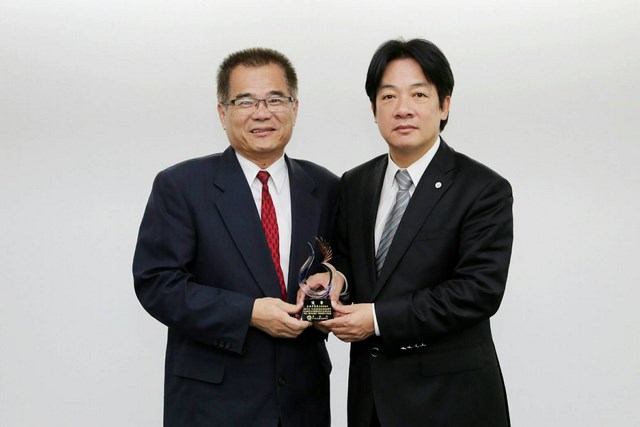 南市勞工局卓越團隊 105勞政業務囊括雙面「優等獎」及「最佳創意獎」三大獎