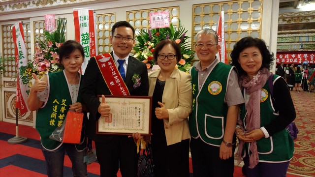 南臺科技大學魏季宏同學有愛心 獲十大艾馨獎