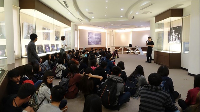 劉人豪劇場影像紀錄展於崑山科大展出 帶領學子體驗「剎那即永恆」