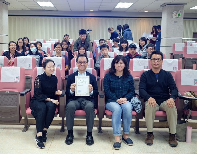 挑戰行銷傳播業？ＨＯＷ？  資深廣告人陳榮明與南大生分享經驗