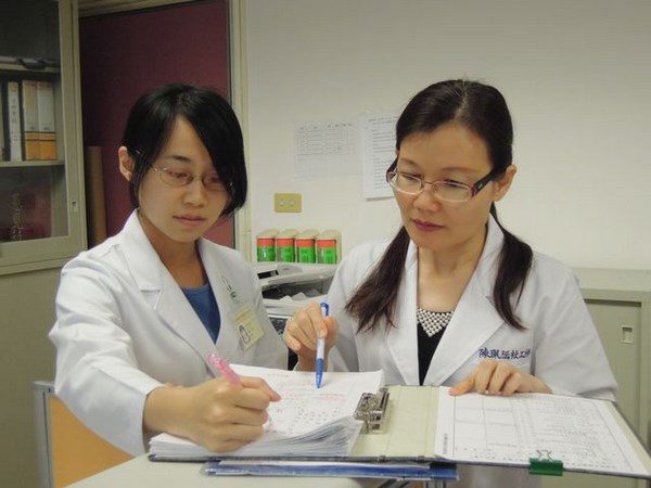 高榮台南分院社工師陳珮沄指出 愛 是陪著他一起成長